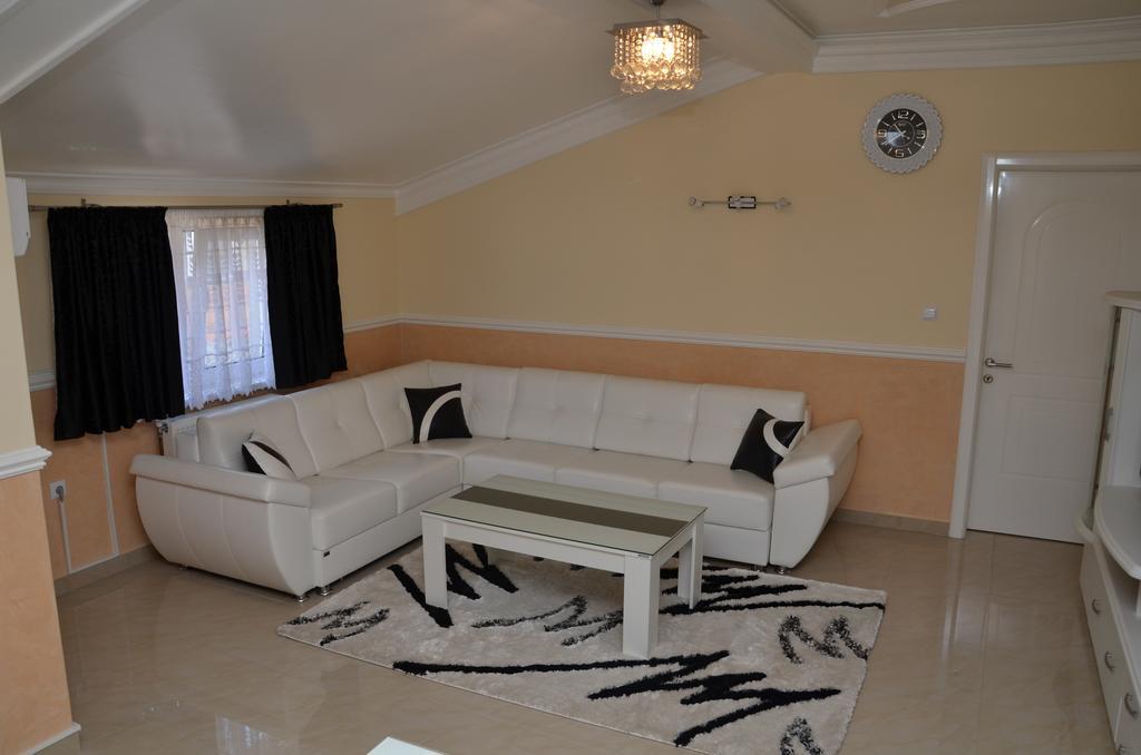 Apartments Royal Menex Požarevac 객실 사진